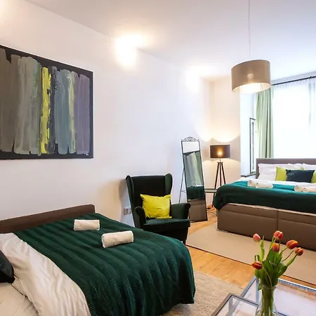 Modern Family Apt. With Central Square Entrance Hradec Kralove Exterior photo