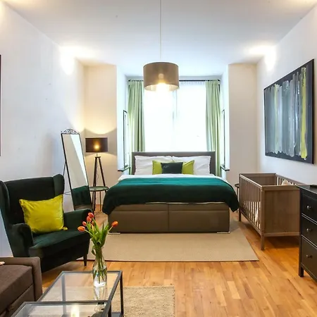 Modern Family Apt. With Central Square Entrance Hradec Kralove Exterior photo