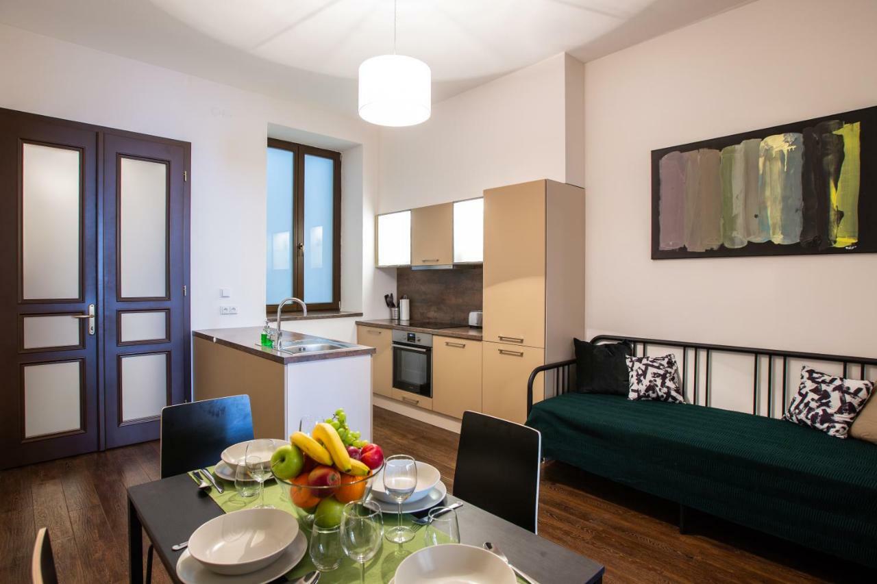 Modern Family Apt. With Square Entrance Apartment Hradec Kralove