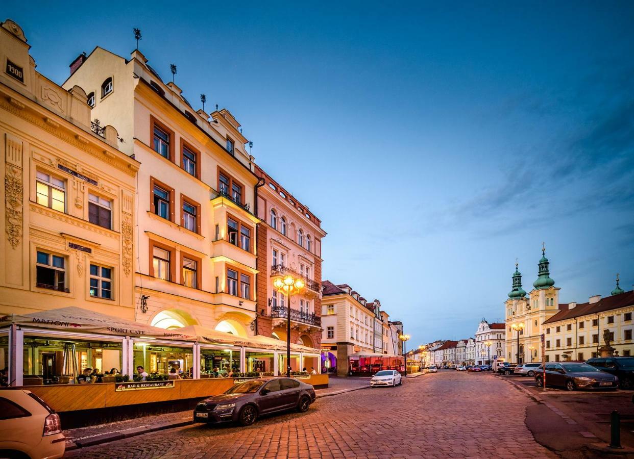 Modern Family Apt. With Square Entrance Apartment Hradec Kralove